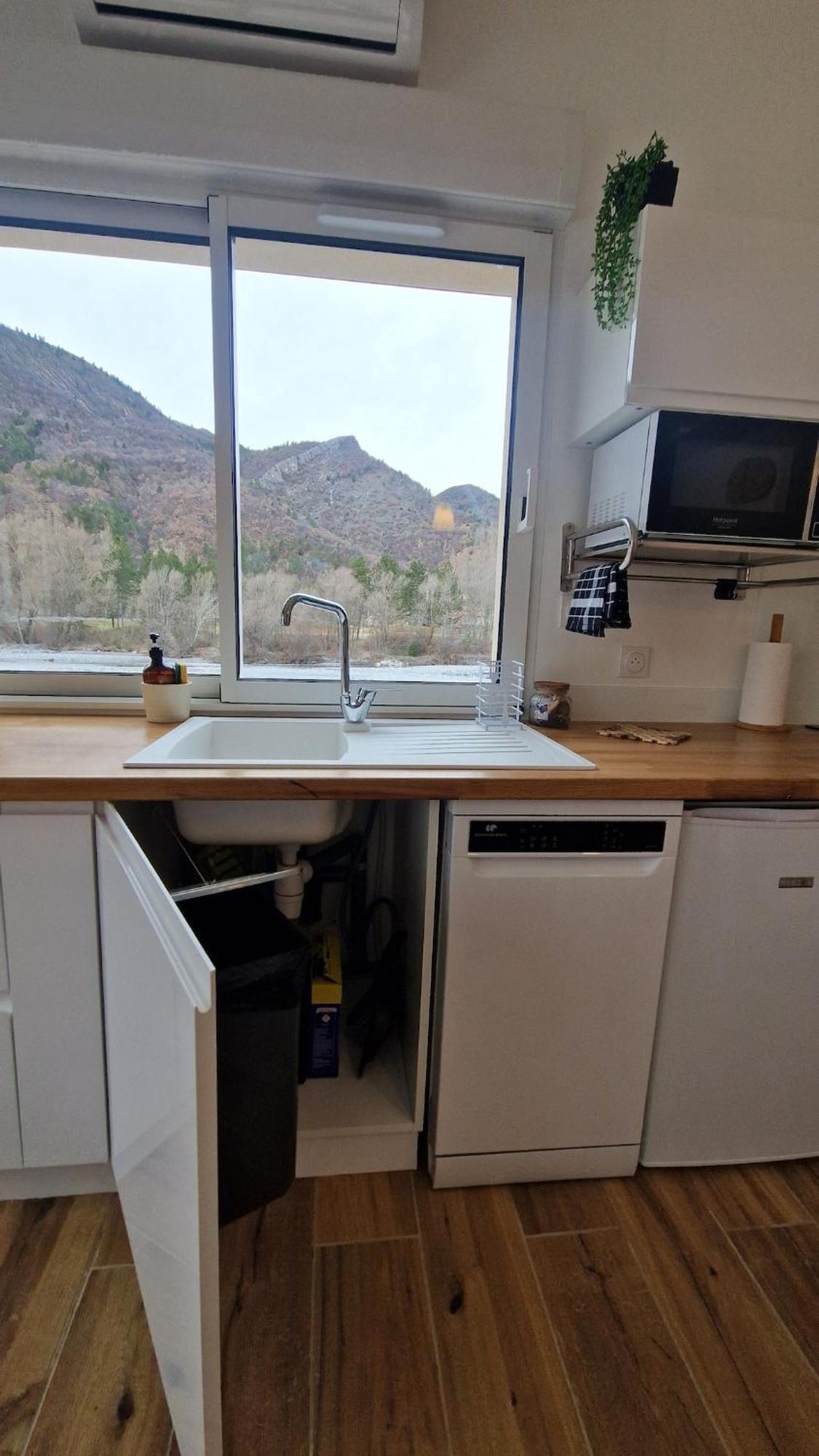 Au Bord De La Riviere Apartment